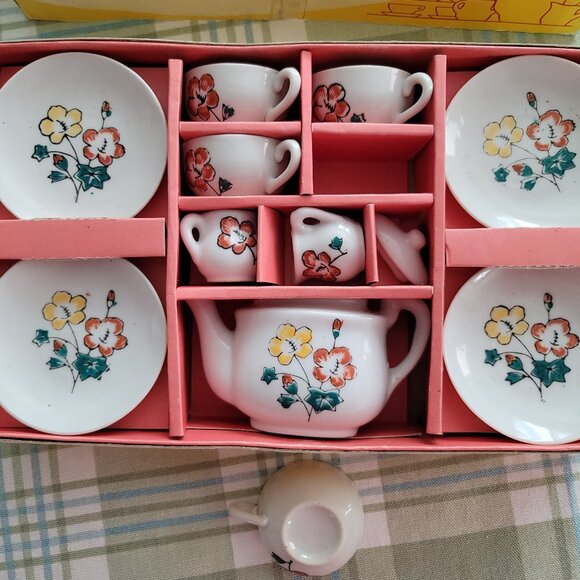 Vintage Child's Porcelain  China Tea Set -  1970's - Picture 3 of 6